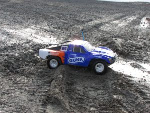 Traxxas Slah 2wd reiewed in water and mud